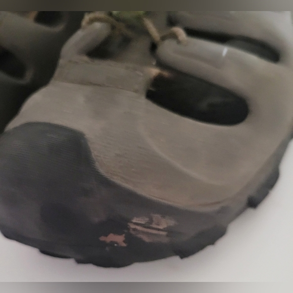 UNISEX Crocs Trailbreak Closed Toe Tan Rubber Sandals Size W10 / M8
LEAVING 5/1 - Picture 9 of 13